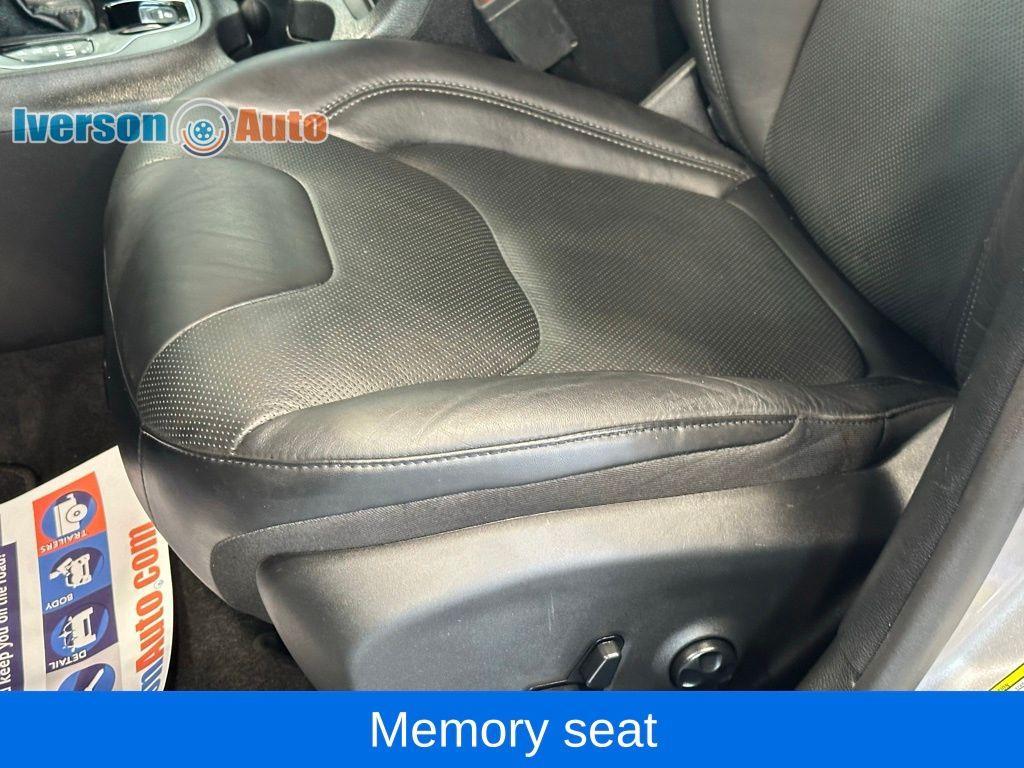 used 2020 Jeep Cherokee car, priced at $20,025