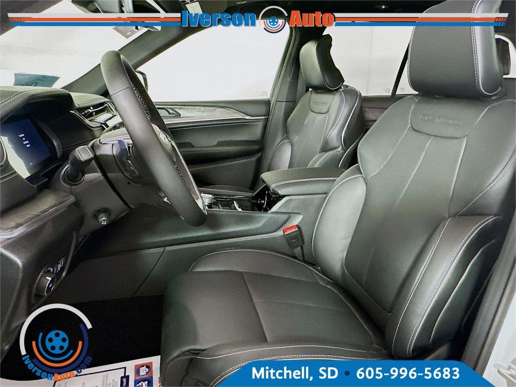 new 2025 Jeep Grand Cherokee car, priced at $56,675