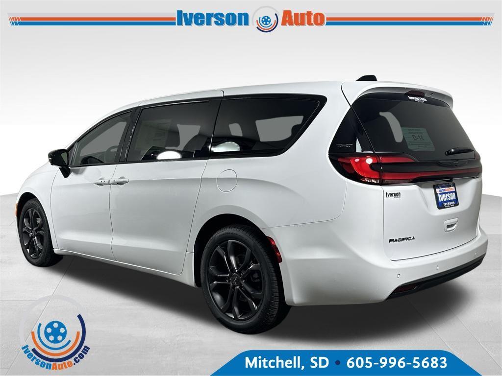 new 2026 Chrysler Pacifica car, priced at $45,449