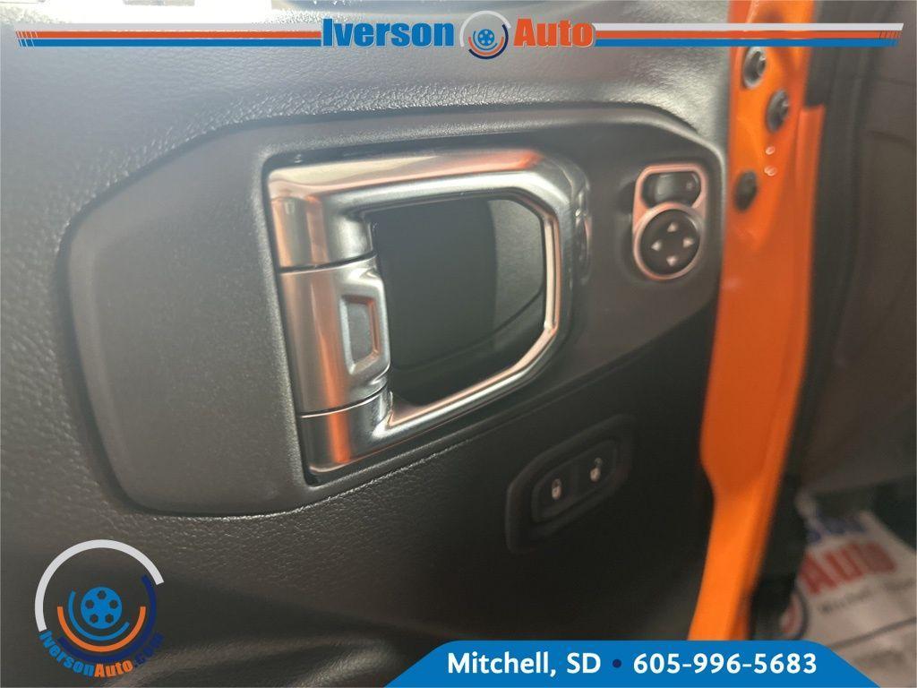new 2025 Jeep Wrangler car, priced at $48,620