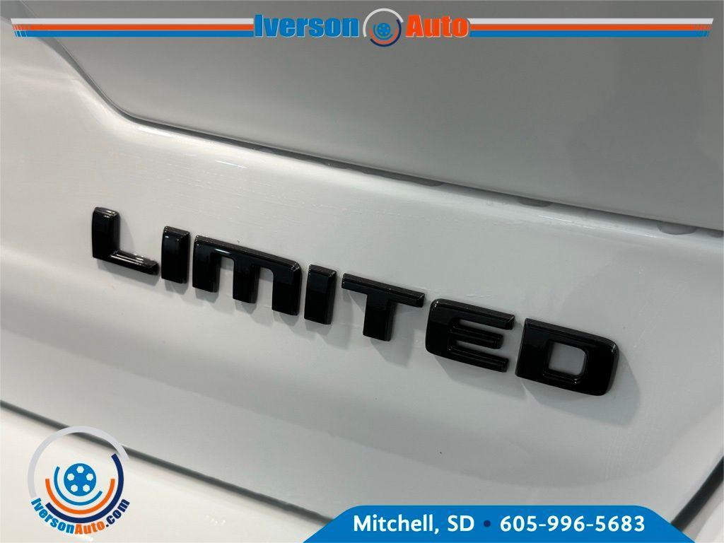 new 2025 Jeep Grand Cherokee car, priced at $43,908