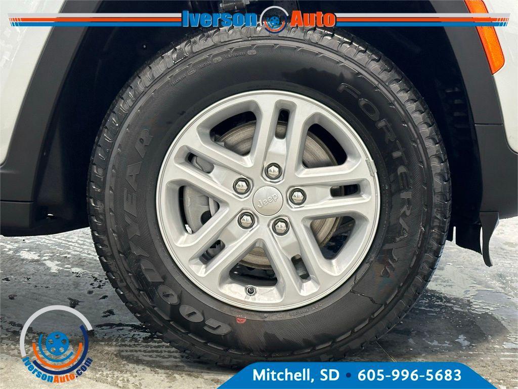 new 2025 Jeep Grand Cherokee car, priced at $36,854