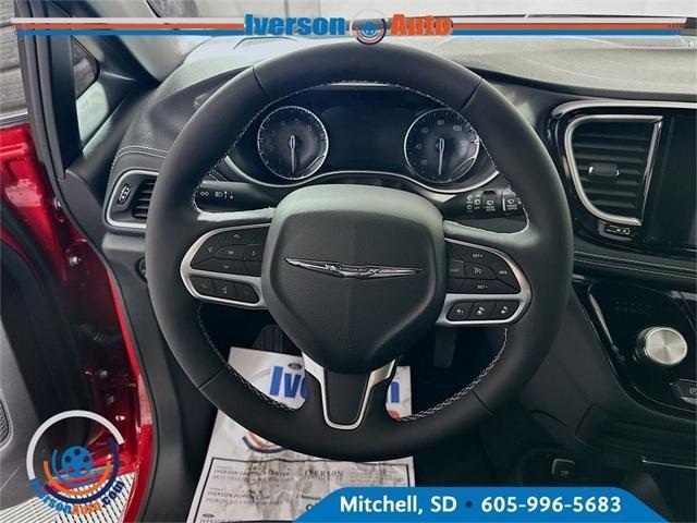 new 2025 Chrysler Pacifica car, priced at $39,749