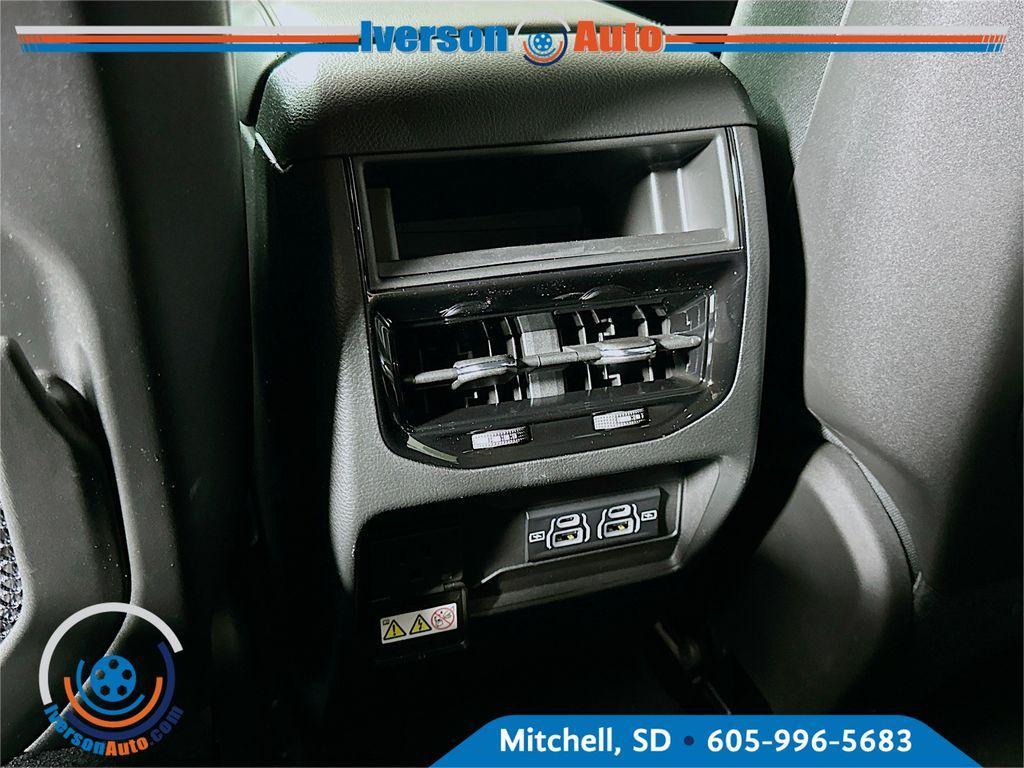 new 2025 Jeep Grand Cherokee car, priced at $39,674