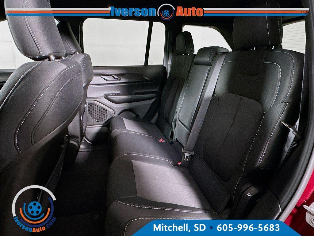 new 2025 Jeep Grand Cherokee car, priced at $39,674