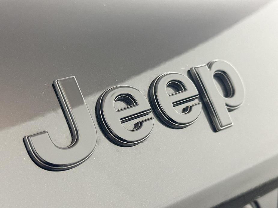 new 2025 Jeep Grand Cherokee car, priced at $42,883