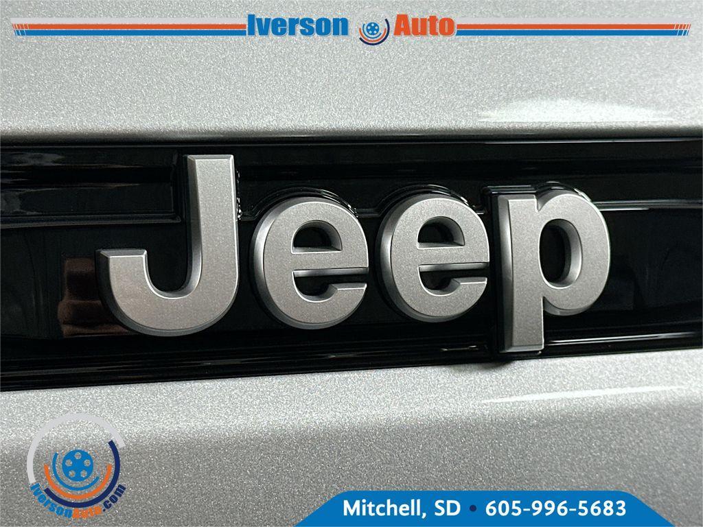 new 2025 Jeep Grand Cherokee car, priced at $39,674