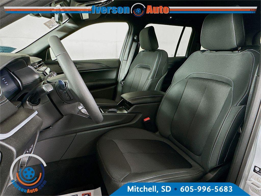 new 2025 Jeep Grand Cherokee car, priced at $39,674