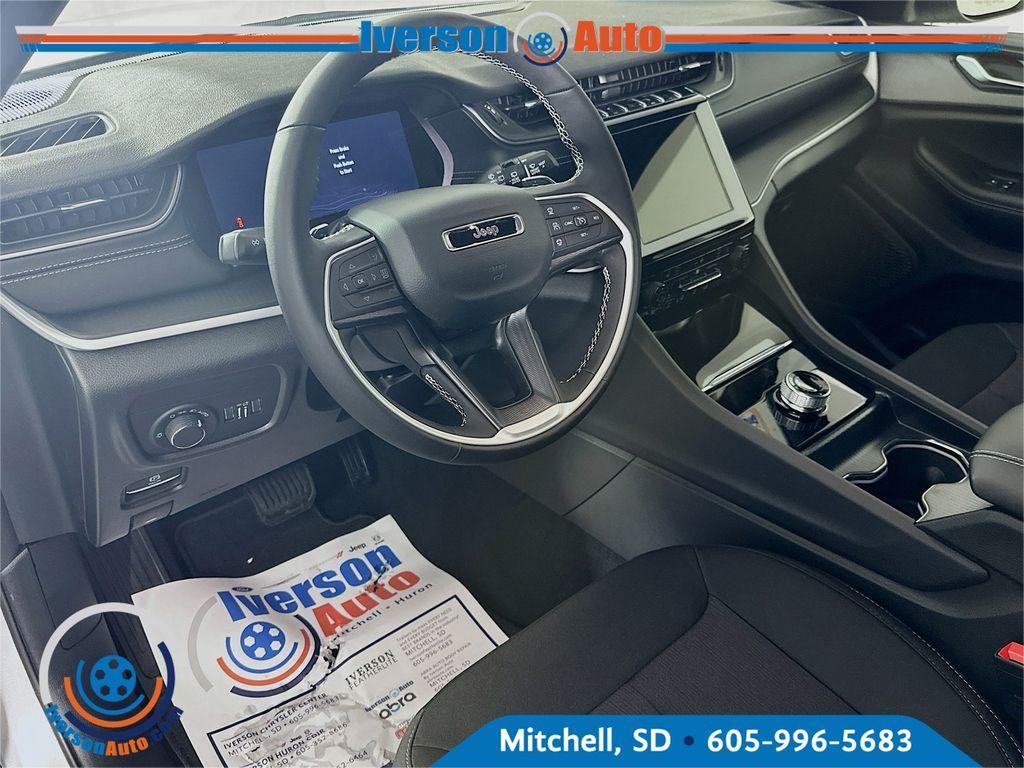 new 2025 Jeep Grand Cherokee car, priced at $39,674