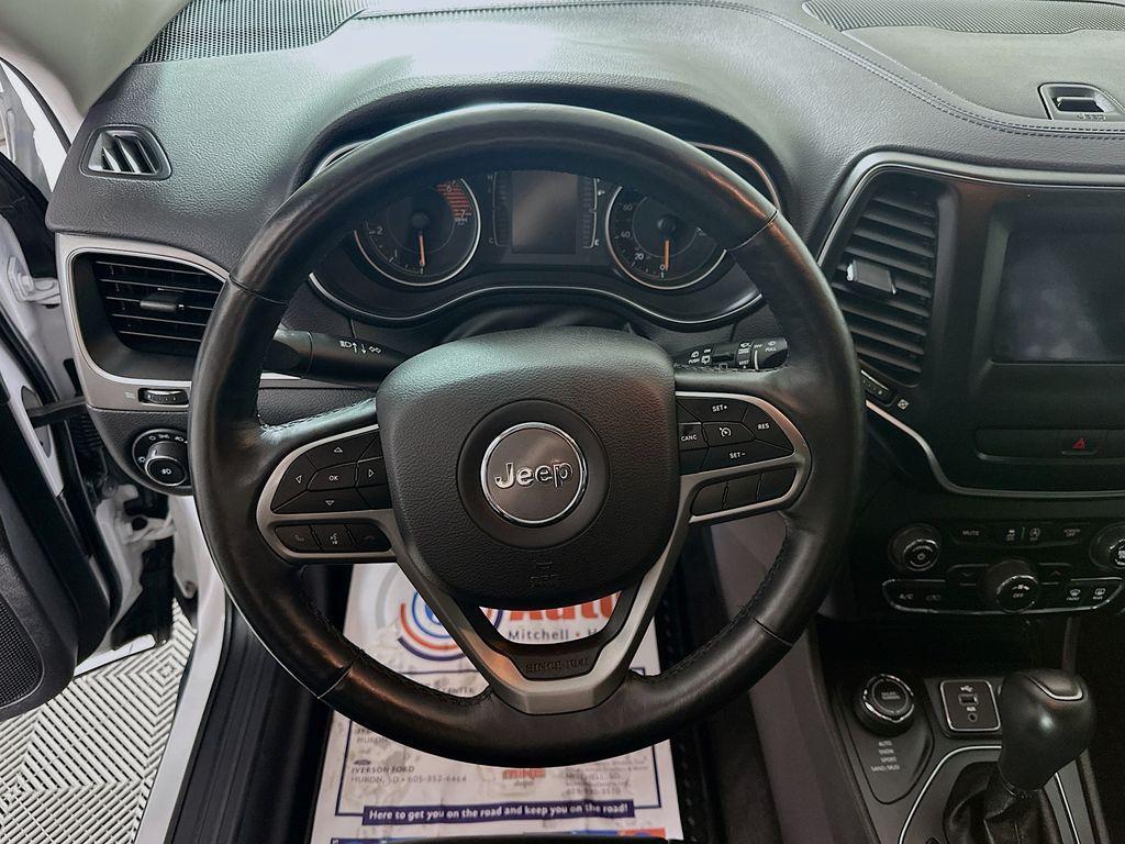 used 2019 Jeep Cherokee car, priced at $18,895