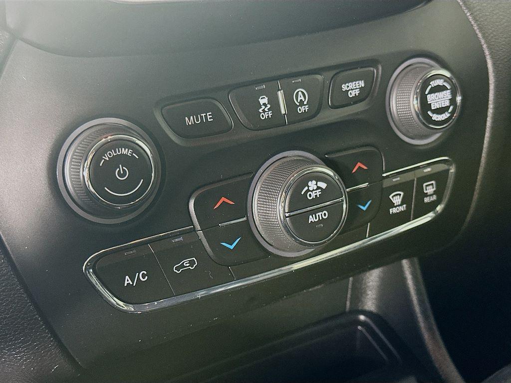 used 2021 Jeep Cherokee car, priced at $22,895