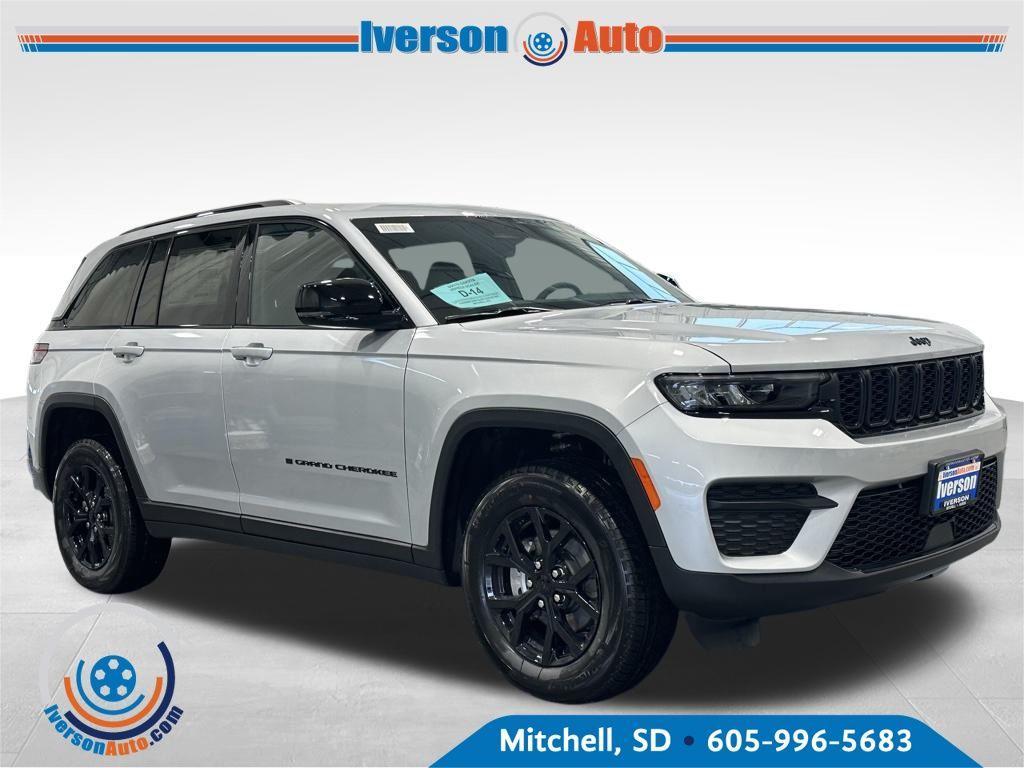 new 2025 Jeep Grand Cherokee car, priced at $40,882