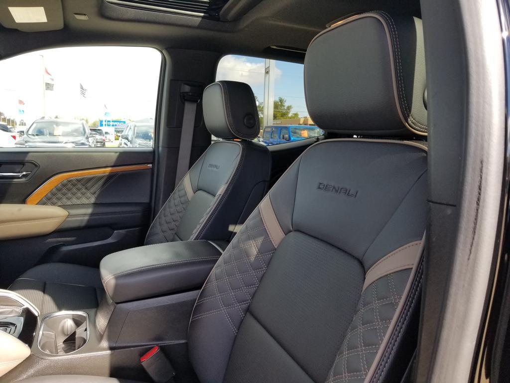 used 2024 GMC Canyon car, priced at $46,900