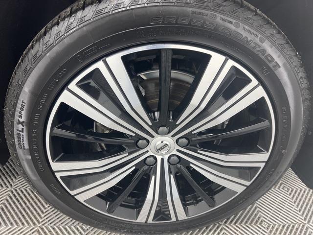 used 2022 Volvo XC60 car, priced at $37,900
