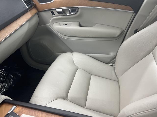 used 2022 Volvo XC90 Recharge Plug-In Hybrid car, priced at $36,000