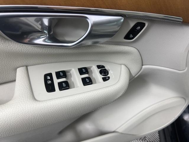 used 2022 Volvo XC90 Recharge Plug-In Hybrid car, priced at $36,000