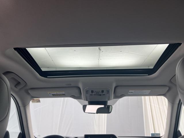 used 2022 Toyota Highlander car, priced at $31,500