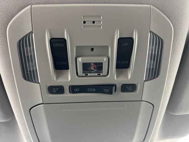 used 2022 Toyota Highlander car, priced at $31,500