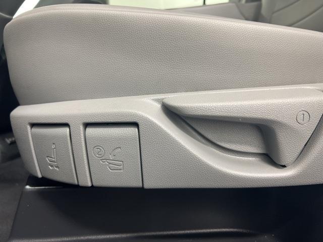 used 2022 Toyota Highlander car, priced at $31,500