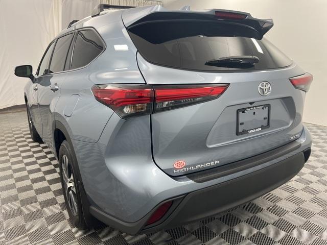 used 2022 Toyota Highlander car, priced at $31,500