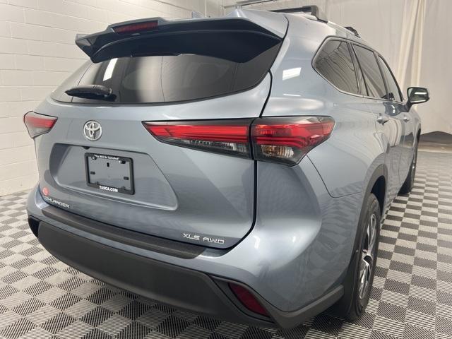 used 2022 Toyota Highlander car, priced at $31,500