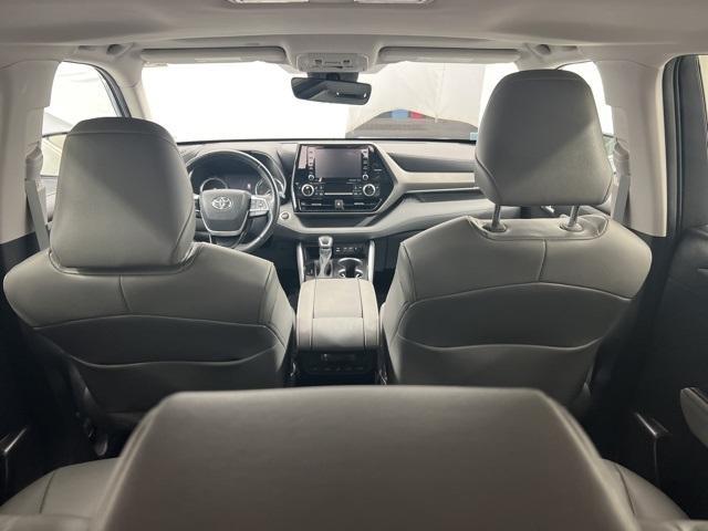 used 2022 Toyota Highlander car, priced at $31,500