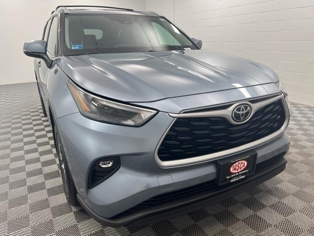 used 2022 Toyota Highlander car, priced at $31,500