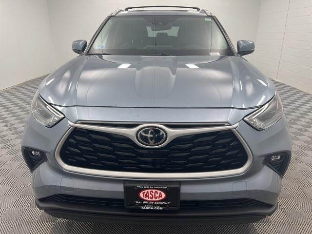used 2022 Toyota Highlander car, priced at $31,500