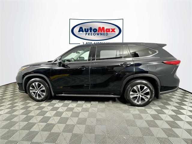 used 2022 Toyota Highlander car, priced at $37,500