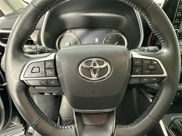 used 2022 Toyota Highlander car, priced at $37,500