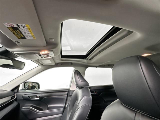 used 2022 Toyota Highlander car, priced at $37,500