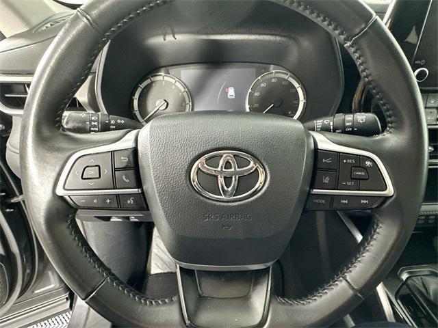 used 2023 Toyota Highlander car, priced at $32,500
