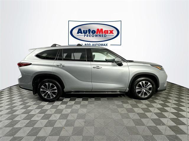 used 2021 Toyota Highlander car, priced at $34,001