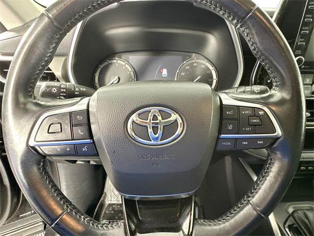 used 2021 Toyota Highlander car, priced at $33,500