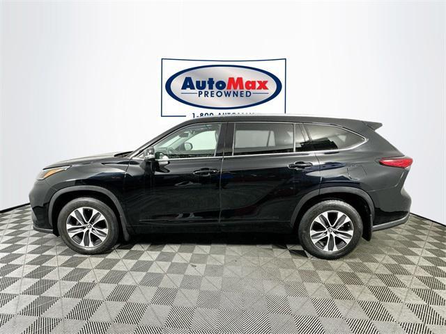 used 2021 Toyota Highlander car, priced at $33,500