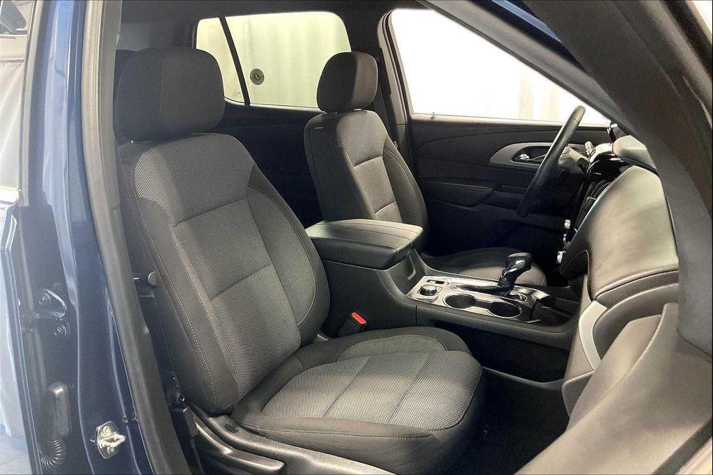 used 2023 Chevrolet Traverse car, priced at $28,900