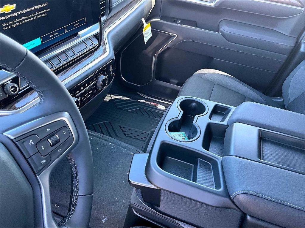 new 2025 Chevrolet Silverado 1500 car, priced at $52,275
