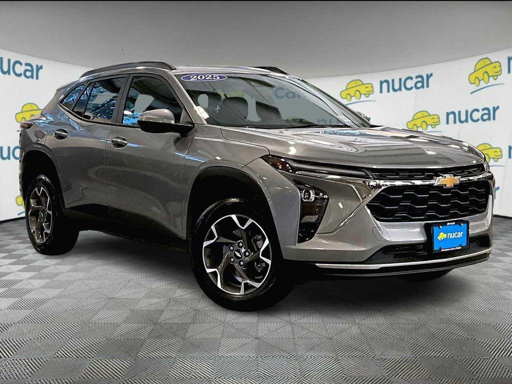 used 2025 Chevrolet Trax car, priced at $23,900
