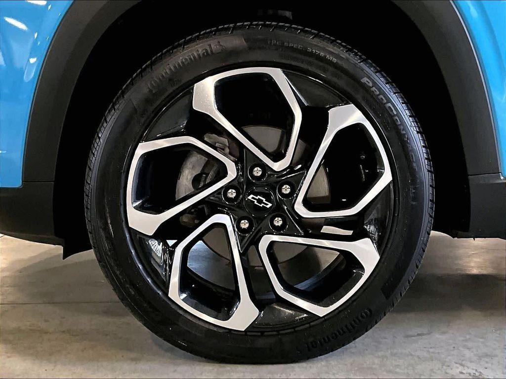 used 2025 Chevrolet Trax car, priced at $23,900