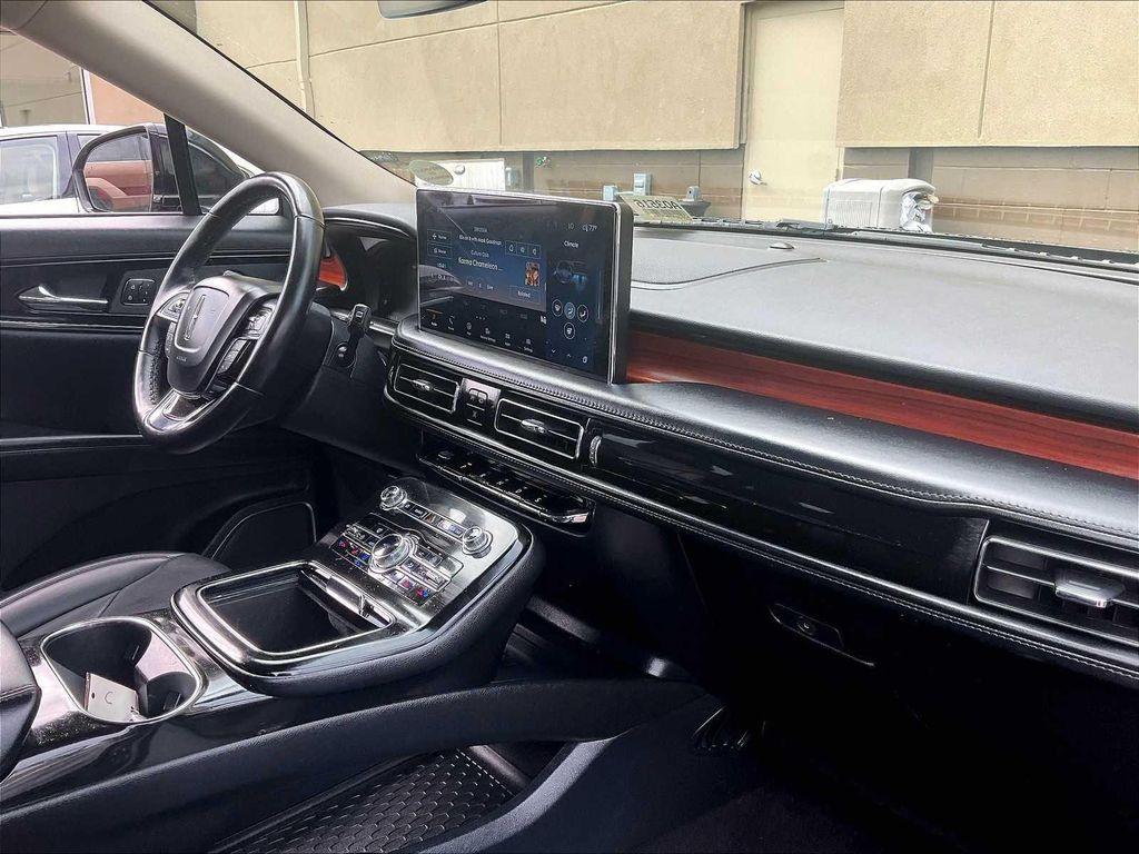 used 2022 Lincoln Nautilus car, priced at $33,900
