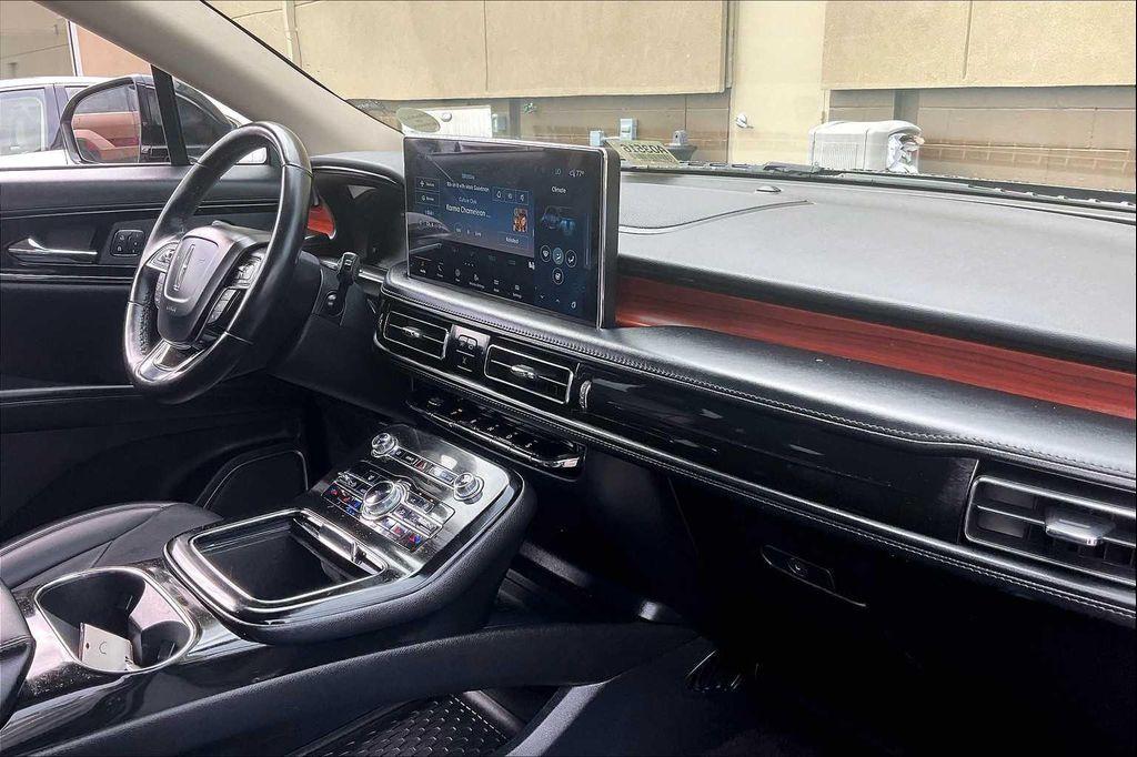 used 2022 Lincoln Nautilus car, priced at $36,300