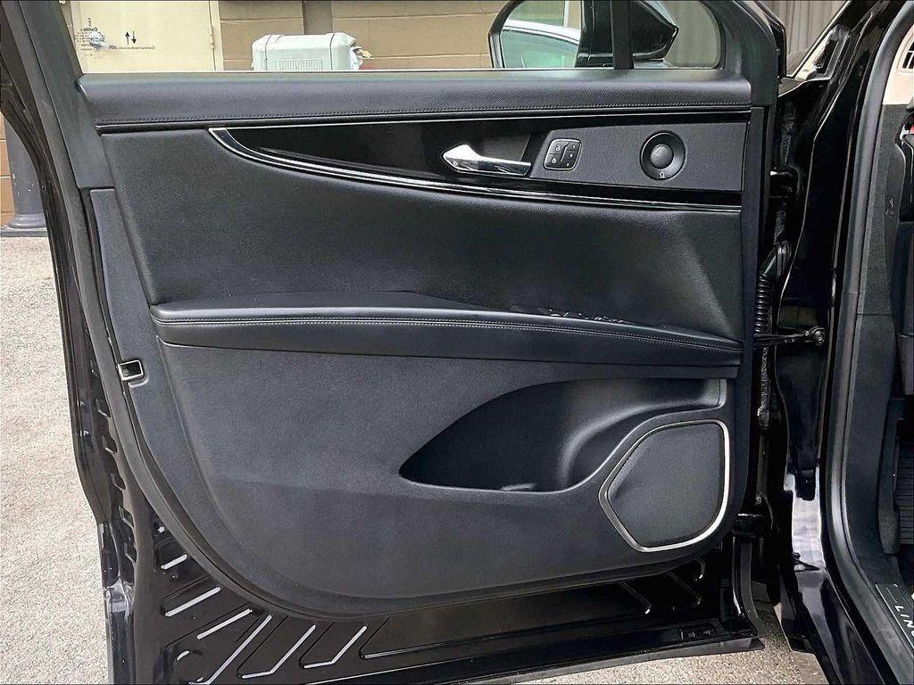 used 2022 Lincoln Nautilus car, priced at $33,900