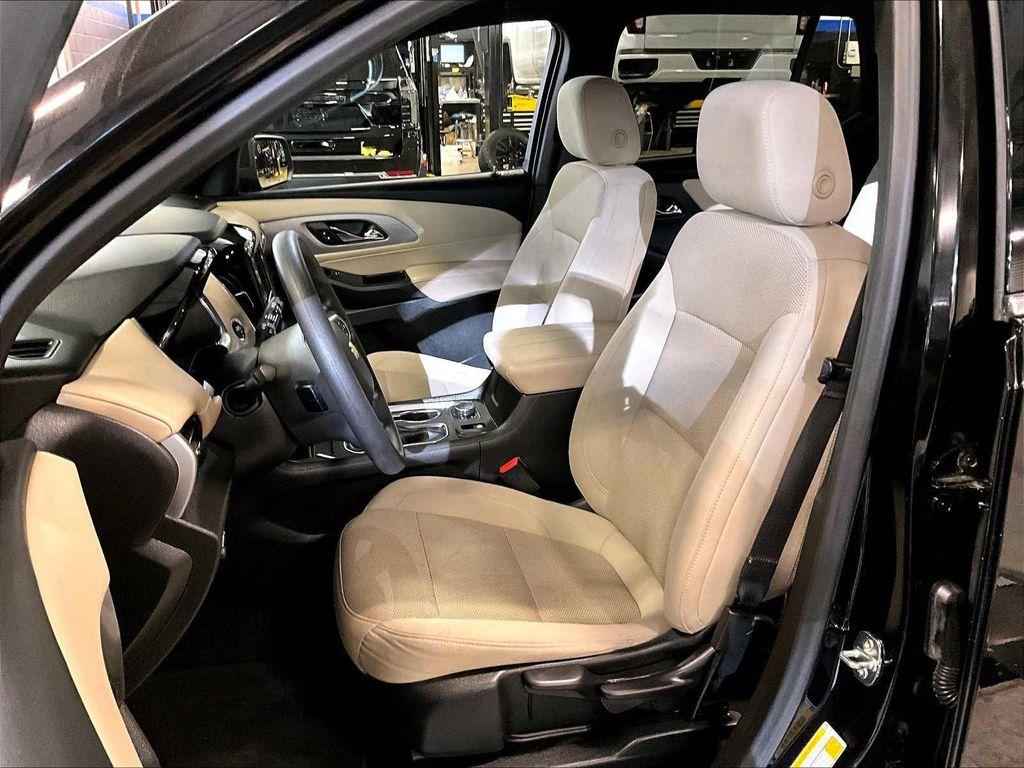 used 2022 Chevrolet Traverse car, priced at $24,900