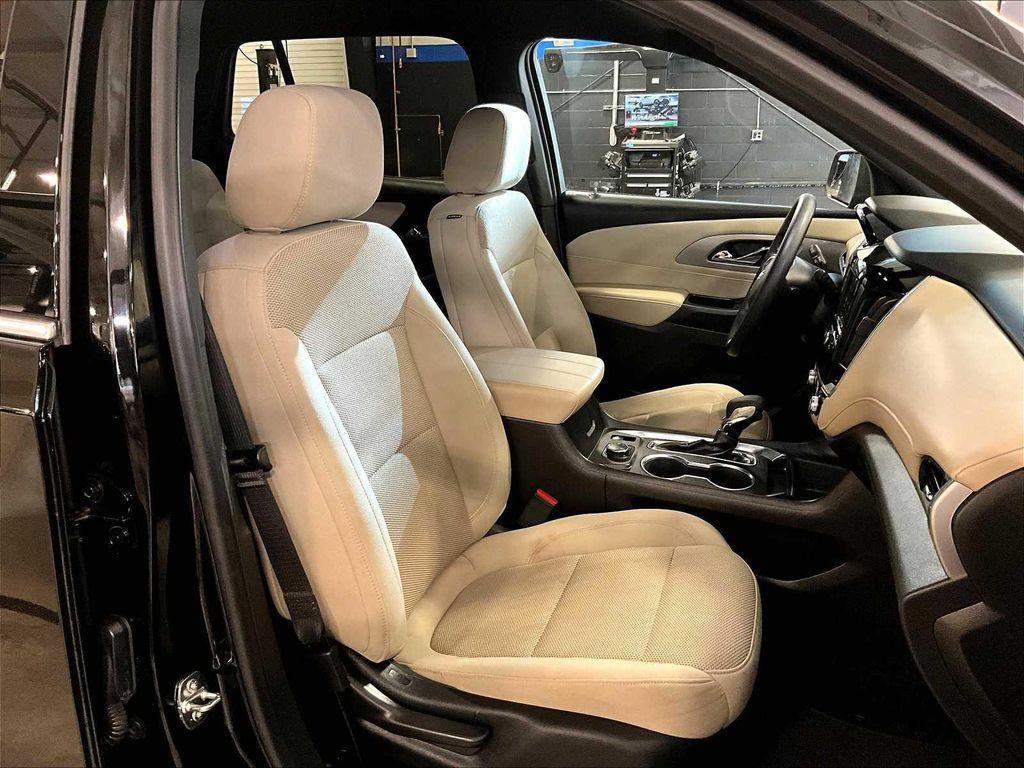 used 2022 Chevrolet Traverse car, priced at $24,900