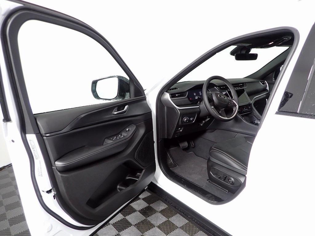 new 2025 Jeep Grand Cherokee L car, priced at $43,842