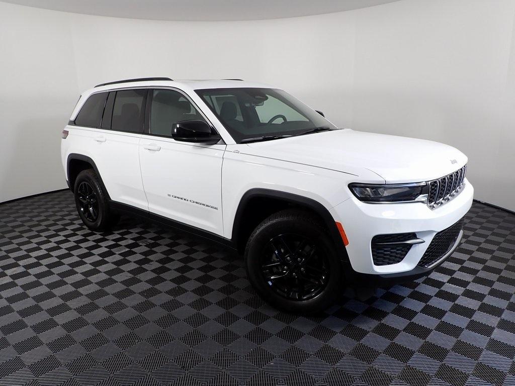 new 2025 Jeep Grand Cherokee car, priced at $40,250