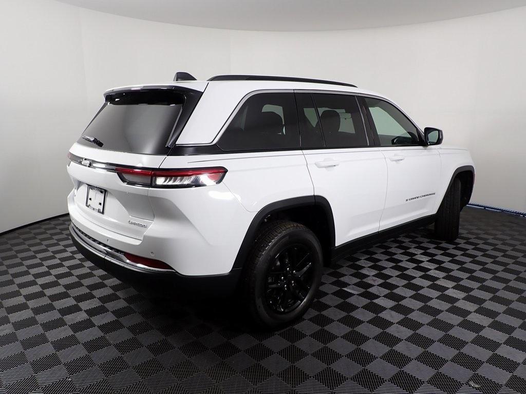 new 2025 Jeep Grand Cherokee car, priced at $40,250