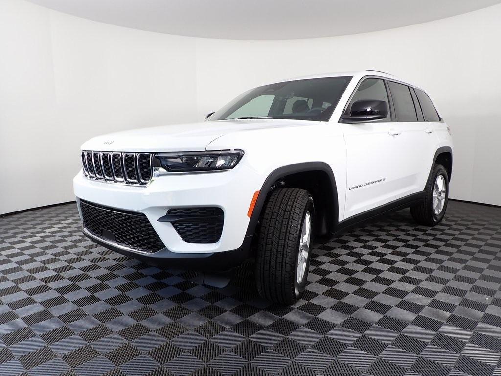 new 2025 Jeep Grand Cherokee car, priced at $40,250