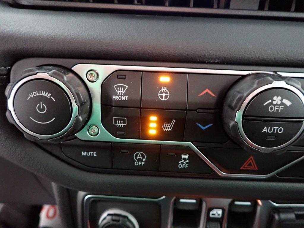 new 2025 Jeep Gladiator car, priced at $45,152