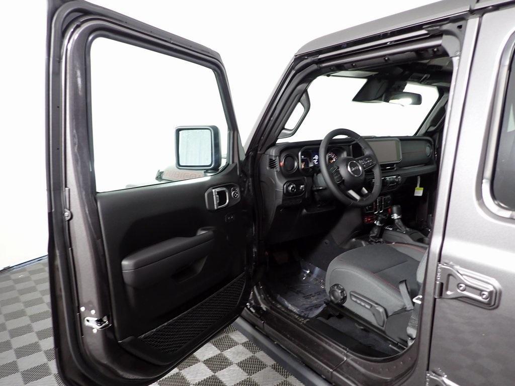 new 2025 Jeep Wrangler car, priced at $53,086
